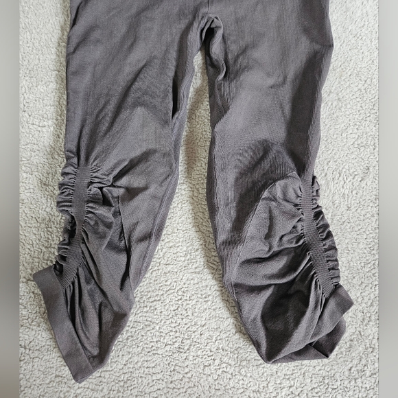 3 for $15 Pink Blush Maternity Capri Leggings M - Picture 5 of 5